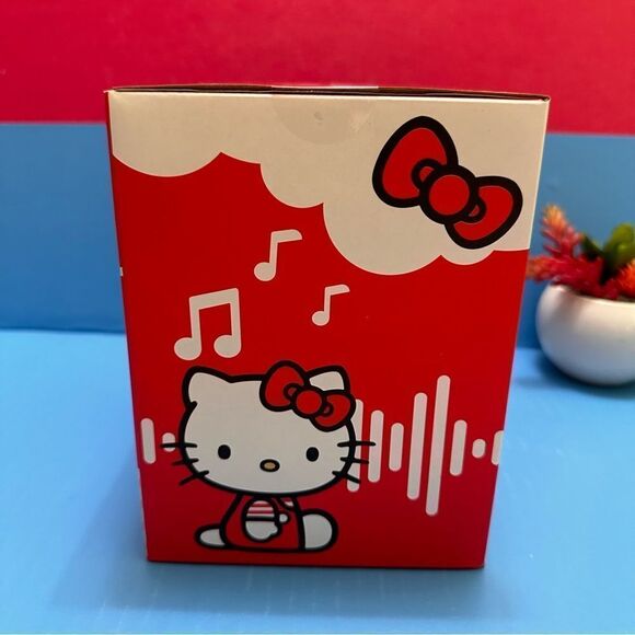 Hello Kitty Bluetooth Wireless speaker - Picture 2 of 5